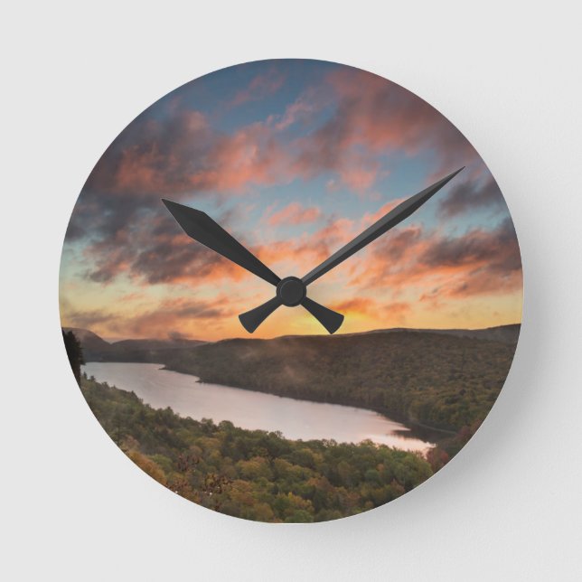 Reloj Redondo Mediano Amanecer Vivo Sobre El Lago De Las Nubes En Otoño (Anverso)