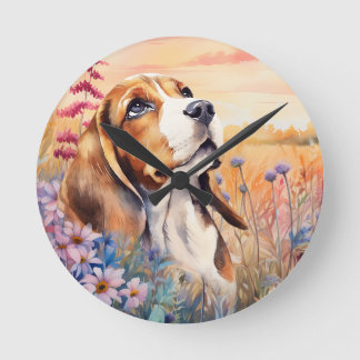 Reloj Redondo Mediano Amante de perros Beagle con prado de flores silves