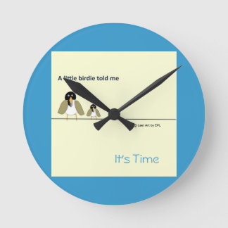 Reloj Redondo Mediano Amarillo y azul brillante: un pequeño birdie conta