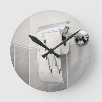 Reloj Redondo Mediano Análisis del retrete