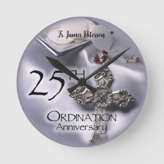 Reloj Redondo Mediano Anfitrión cruzado del 25º aniversario de la Ordena