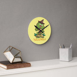 Reloj Redondo Mediano Árbol de brujas de Halloween personalizable