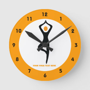 Reloj Redondo Mediano Árbol de yoga posado negro, naranja personalizado