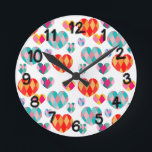 Reloj Redondo Mediano Art Deco Valentine<br><div class="desc">Este reloj de pared tiene un diseño Art Deco de corazones hechos de diamantes en tonos rosas,  azules,  verdes,  dorados y rojos.</div>