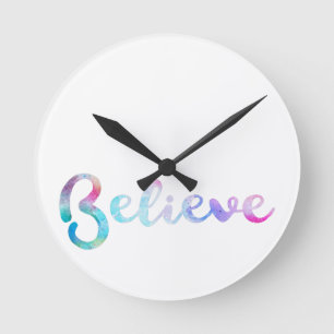 Reloj Redondo Mediano Arte de tipografía de acuarela Cree