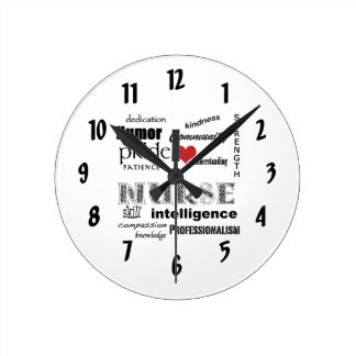 Reloj Redondo Mediano Atributos del Orgullo de Enfermería/con corazón ro