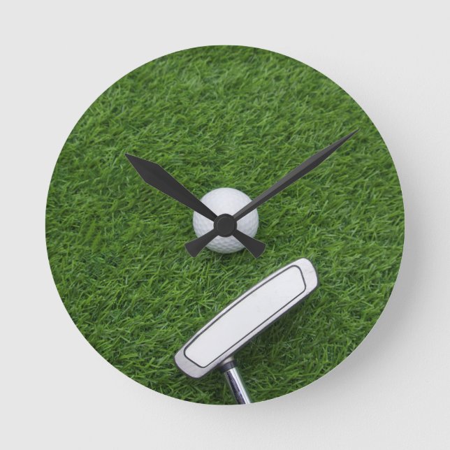 Reloj Redondo Mediano Baloncesto de golf con putter en césped verde (Anverso)