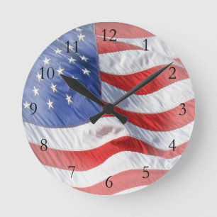 Reloj Redondo Mediano Bandera americana, agitando en viento