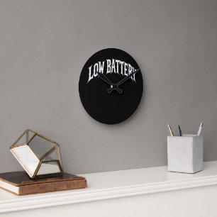 Reloj Redondo Mediano BATERÍA BAJA Diseño de texto gótico distorsionado