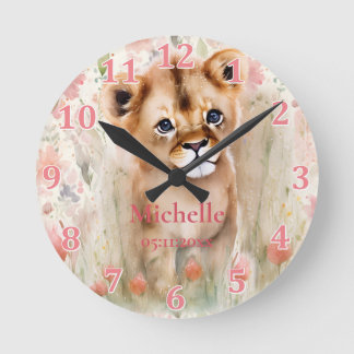 Reloj Redondo Mediano Bebé lindo León Pastel Acuarela Primavera Flores
