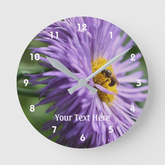 Reloj Redondo Mediano Bee On Purple Daisy Flower (Anverso)