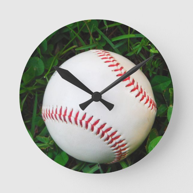 Reloj Redondo Mediano Béisbol Blanco con Costura Roja (Anverso)