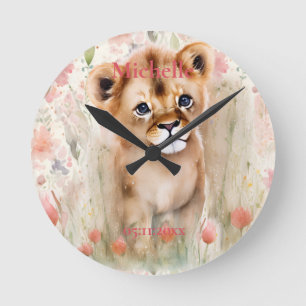 Reloj Redondo Mediano Bello bebé león acuarela pastel flores de primaver