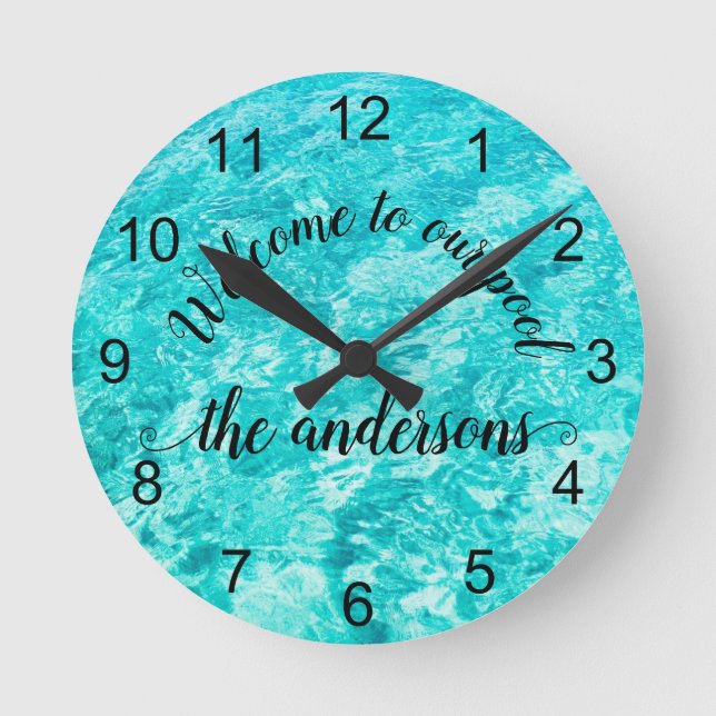 Reloj Redondo Mediano Bienvenido a nuestra caligrafía de piscina manuscr (Anverso)