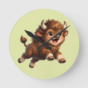 Reloj Redondo Mediano Bison Juguetón Corriendo Salvaje en un Encantador 