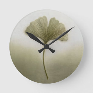 Reloj Redondo Mediano Bordado texturizado en 3D Hoja de Ginkgo Verde Sal