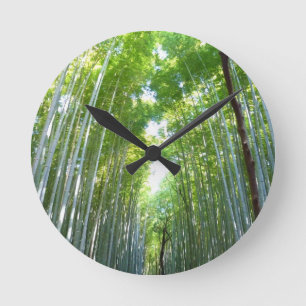Reloj Redondo Mediano Bosque de bambú con luz del sol de la mañana