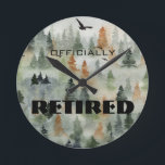 Reloj Redondo Mediano Bosque oxidado oficialmente retirado o CUALQUIER r<br><div class="desc">Elija entre 3 tamaños, un reloj de pared con una escena de bosque nublado es el tema perfecto para un regalo masculino de retiro, regalo de cumpleaños para un cazador o forastero y más. Se puede cambiar todo el texto y las fuentes, simplemente haga clic en el botón PERSONALIZAR. Las...</div>