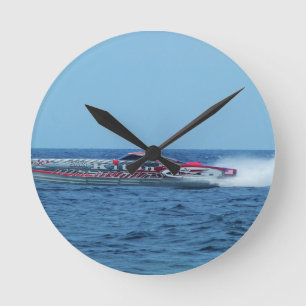 Reloj Redondo Mediano Botes motorizados de Kiton en alta mar.