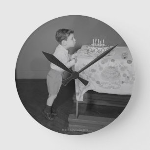 Reloj Redondo Mediano Boy Blowing Out Candles