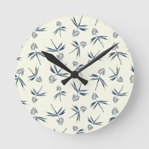 Reloj Redondo Mediano Budding Blue Branches on cream - seamless pattern.