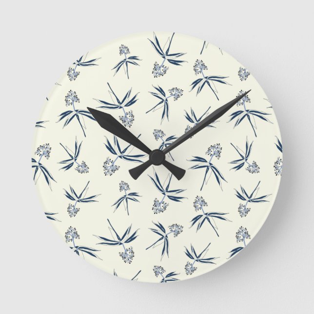 Reloj Redondo Mediano Budding Blue Branches on cream - seamless pattern. (Anverso)