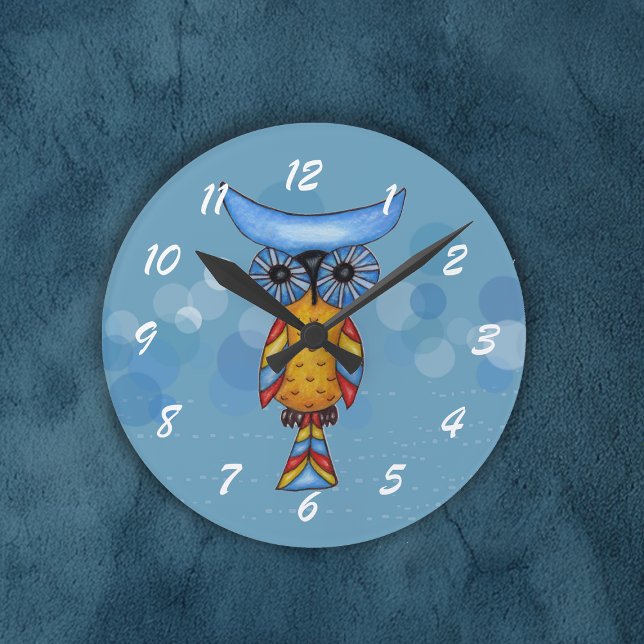Reloj Redondo Mediano Búho colorido caprichoso de la fantasía (Fantasy colourful owl blue eyes on round wall clock.)