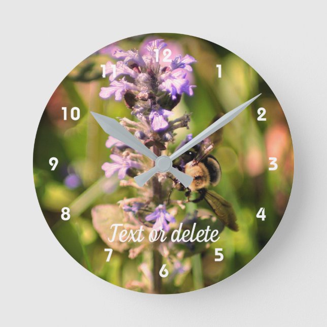 Reloj Redondo Mediano Bumble Bee En Flor Púrpura Personalizado (Anverso)