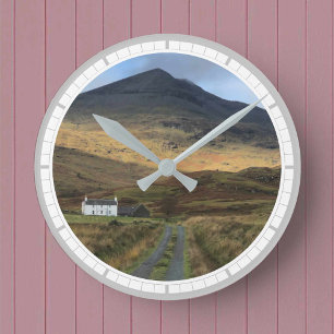 Reloj Redondo Mediano Cabaña y montaña en la isla de Mull, Escocia