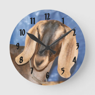 Reloj Redondo Mediano Cabeza de la gama de Nubian contra azul