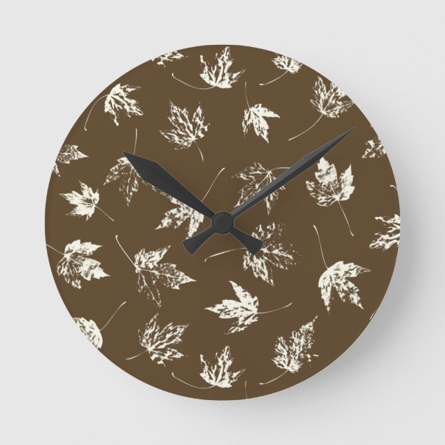 Reloj Redondo Mediano Caer hojas de arce sobre marrón - sin costuras. (Anverso)