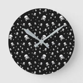 Reloj Redondo Mediano Calaveras de piratas blancos de Littles sobre fond