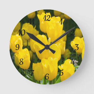 Reloj Redondo Mediano Campo de tulipanes amarillos brillantes 