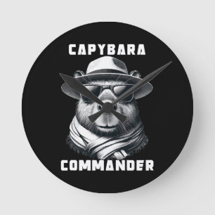 Reloj Redondo Mediano Capibara Con Gafas De Sol Capy Comandante