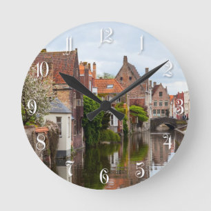 Reloj Redondo Mediano Casas antiguas de Brujas, Bélgica