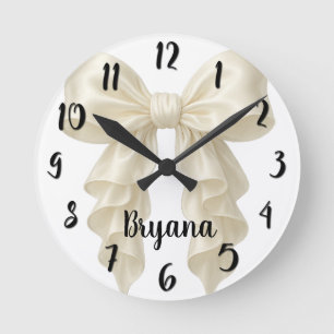 Reloj Redondo Mediano Cascada de crema Ruffle Bow Elegante Posh Femenino