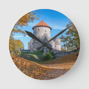 Reloj Redondo Mediano Castillo medieval rodeado de bosques