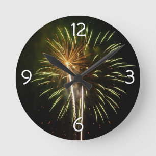 Reloj Redondo Mediano Celebración de Fiestas con Fuegos Artificiales Ver
