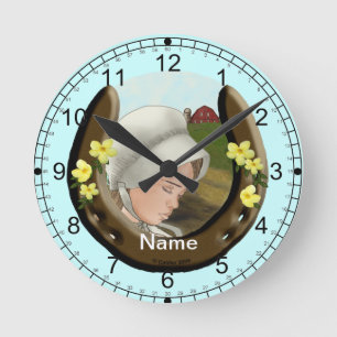 Reloj Redondo Mediano Chica Amish de herradura