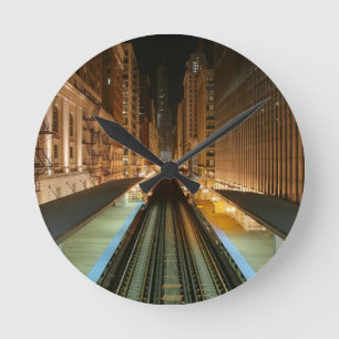 Reloj Redondo Mediano Chicago "L" estación en la noche