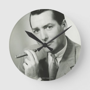 Reloj Redondo Mediano Cigarro que fuma del hombre de negocios