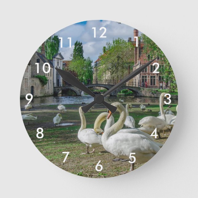 Reloj Redondo Mediano Cisnes blancos en el centro de Brujas (Anverso)