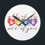 Reloj Redondo Mediano Cita de Amor de Corazón Colorido<br><div class="desc">Expresa un profundo amor y conexión con este hermoso diseño de “Todo de mí ama todo de ti”. Con vibrantes letras en forma de corazón, suaves acentos florales y tipografía manuscrita elegante sobre un fondo oscuro, esta obra de arte es perfecta para parejas, aniversarios, Día de San Valentín, bodas o...</div>