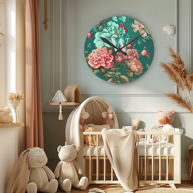 Reloj Redondo Mediano Clásico Romántico Teal y Floral Monogramado Rosa (Elegant Vintage Teal Blue Floral Monogrammed Wall Clock)