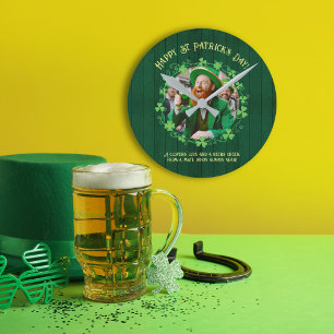 Reloj Redondo Mediano Compañerismo de trébol y cerveza