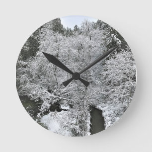 Reloj Redondo Mediano Creek de Boeckman en invierno, Oregón