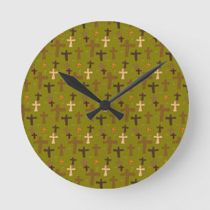 Reloj Redondo Mediano Cruces cristianas dibujadas a mano sobre verde