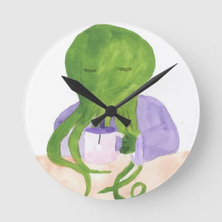 Reloj Redondo Mediano Cthulhu Has A Cup Of Tea