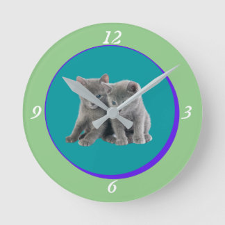 Reloj Redondo Mediano Cuidadosamente pequeños gatitos mejores amigos