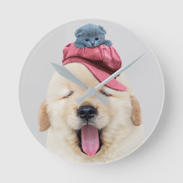 Reloj Redondo Mediano Cute Fluffy Dog with a Cat on His Head (Anverso)